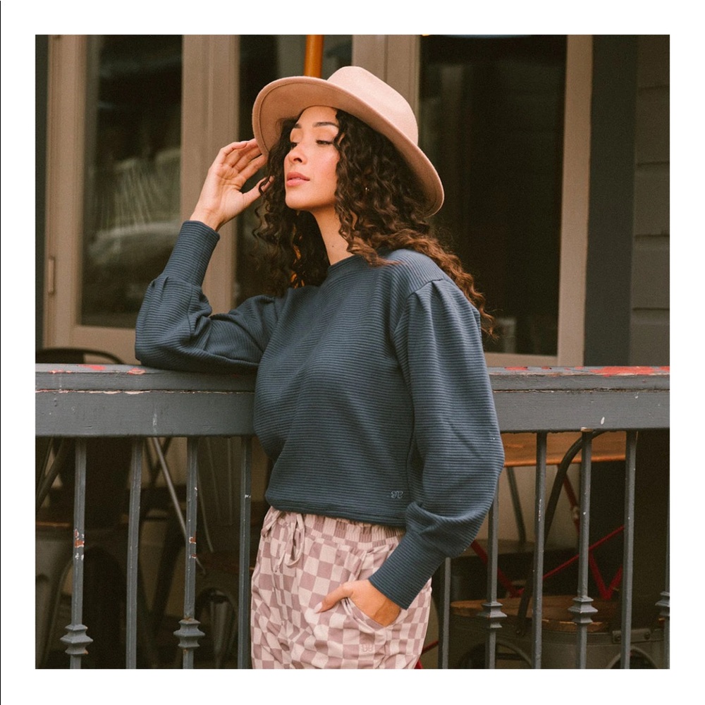 Albion Fit Atlas Ribbed Sweater - medium, navy, worn once